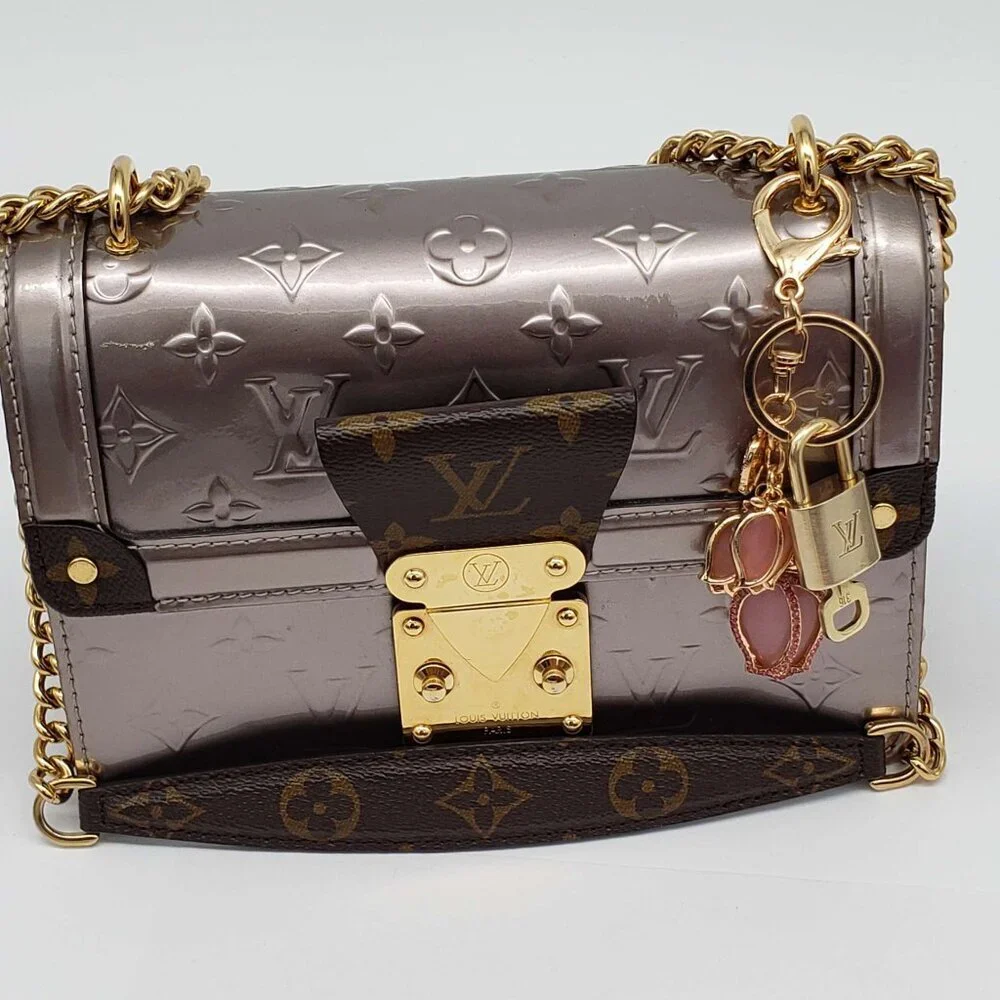 LV Authentic Gold Padlock 🔒 Key Set w/ Unbranded Flower Keychain Charm - Picture 2 of 7